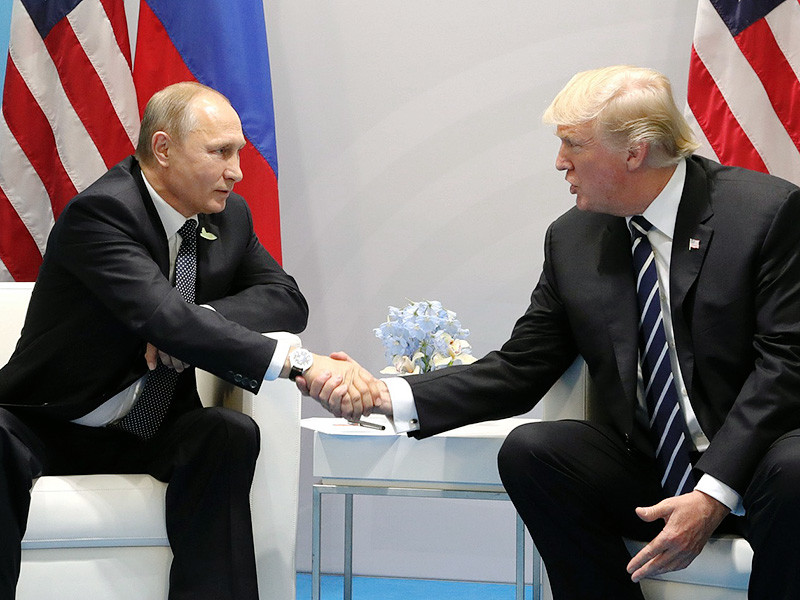 В Кремле считают абсурдом и сказками сообщение NYT о пререканиях Путина и Трампа по теме вмешательства в выборы