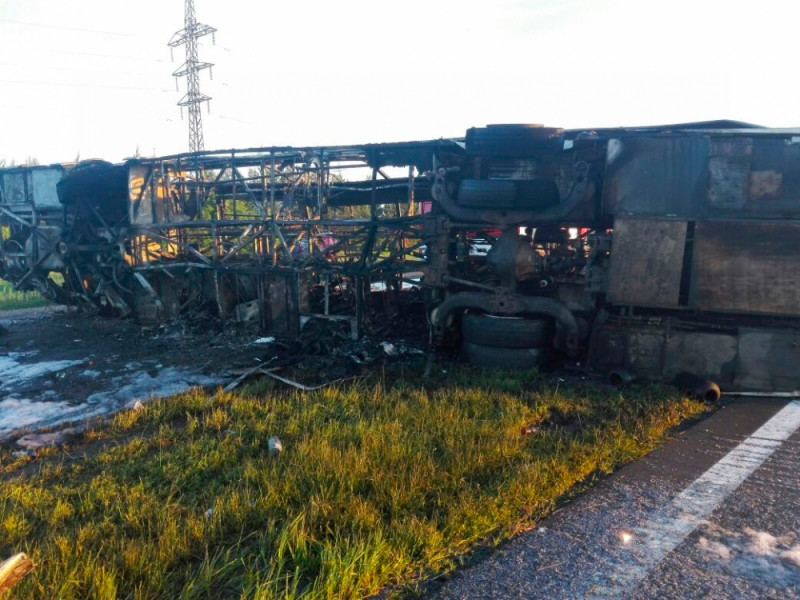 Водителя сгоревшего в Татарстане междугороднего автобуса могли ослепить фары грузовика