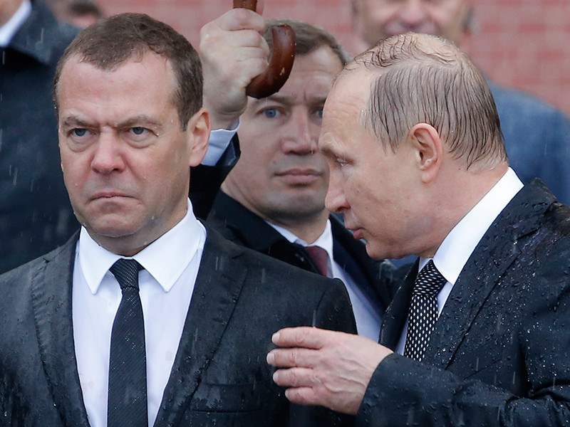 Премьер Дмитрий Медведев и президент Владимир Путин