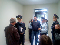 В Орле в предвыборный штаб оппозиционера Алексея Навального который уже ведет агитацию в рамках избирательной кампании, с обыском пришли сотрудники правоохранительных органов