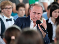 Президент РФ Владимир Путин отвечает на вопросы во время "Недетского разговора с Владимиром Путиным" в образовательном центре для одарённых детей "Сириус" в Сочи