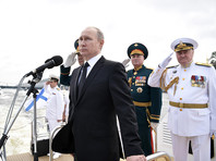 На Неве принимал парад лично президент и главнокомандующий Владимир Путин