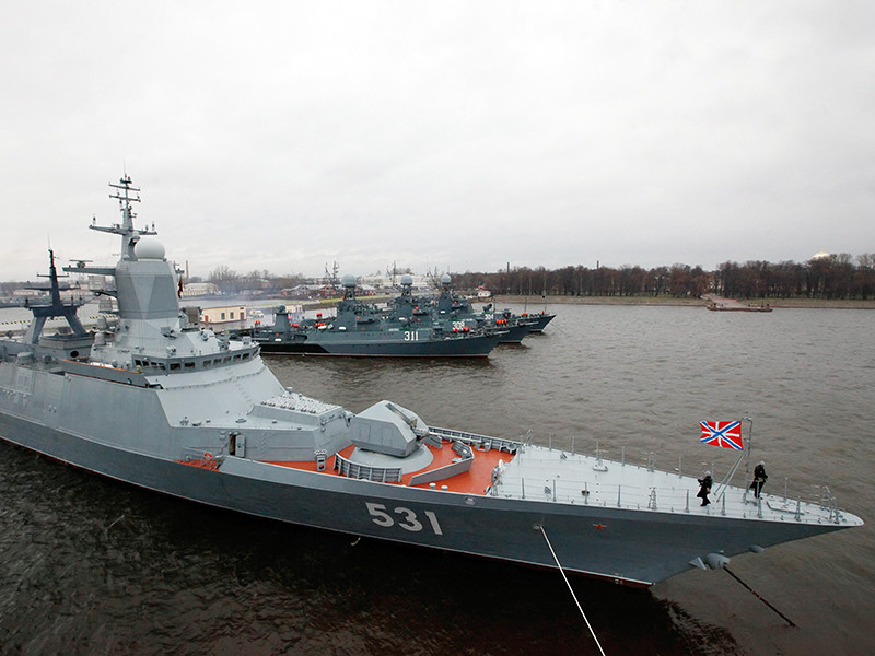 С парадного корабля под Петербургом пропал матрос: в Кронштадте объявлена тревога. ЧП произошло в период подготовки к дню ВМФ