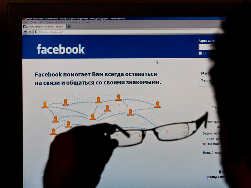 Крымских чиновников и депутатов обязали вести аккаунты в сети Facebook, считающей полуостров территорией Украины