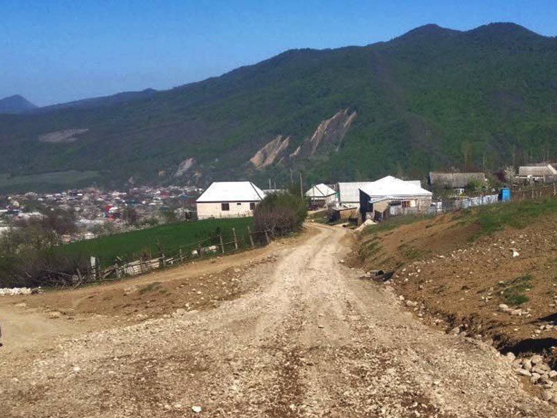 Обострившийся на минувшей неделе конфликт между аварцами и чеченцами в селе Ленинаул Казбековского района Дагестана урегулирован, уверяют чеченские власти

