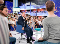 Владимир Путин в ходе общения с воспитанниками образовательного центра "Сириус" в Сочи 21 июля