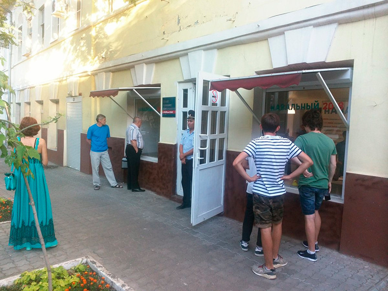 Обыски в штабах Навального продолжаются: на этот раз силовики пришли в офис волонтеров в Астрахани
