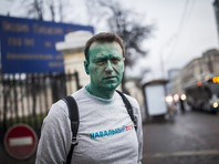 Столичная прокуратура сообщила о прекращении расследования уголовного дела о нападении на основателя Фонда борьбы с коррупцией Алексея Навального, в результате которого оппозиционер получил химический ожог глаза