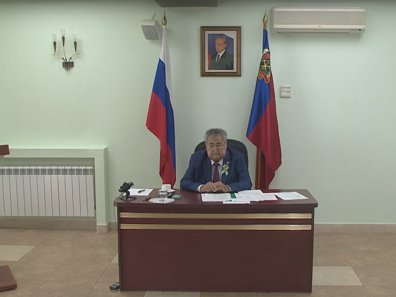 Губернатор Кемеровской области Аман Тулеев впервые с мая провел совещание со своими подчиненными