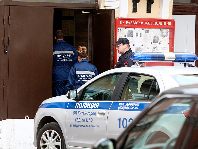 В номере московского отеля Four Seasons экс-сенатора Умара Джабраилова, задержанного за стрельбу в этом отеле сотрудниками полиции, нашли белый порошок
