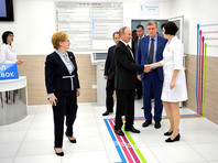 5 августа в ходе рабочего визита Путин также посетил поликлинику N1 Кировского клинико-диагностического центра, которая с апреля участвует в федеральном пилотном проекте "Бережливая поликлиника"