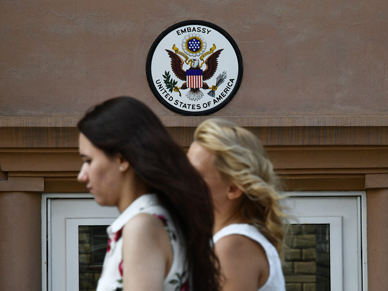 В посольстве США в РФ продолжается работа по сокращению численности персонала дипмиссии, как того потребовали российские власти