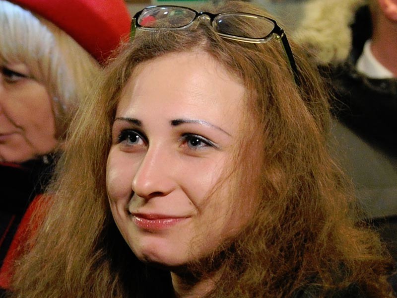 В Якутске полиция задержала участницу группы Pussy Riot Марию Алехину и еще одну активистку. По предварительной информации, задержанных подозревают в организации несанкционированного митинга

