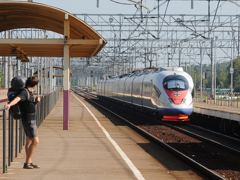 Между Москвой и Санкт-Петербургом нарушено движение поездов