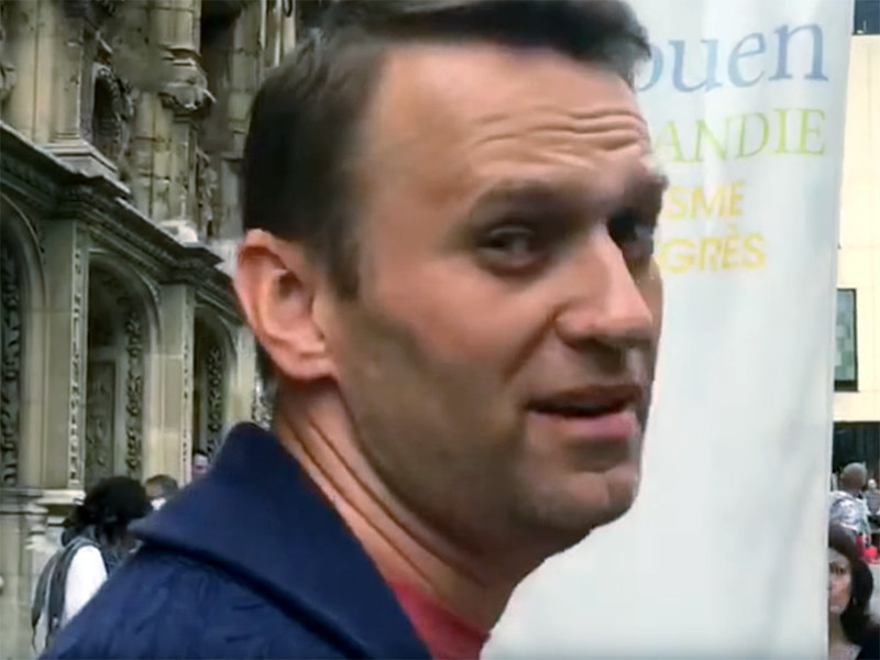 Журналисты Lifenews опубликовали материал об отдыхе оппозиционера Алексея Навального во Франции, куда основатель Фонда борьбы с коррупцией (ФБК) отправился на несколько дней с женой в конце июля