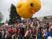 Полиция Петербурга на акции 12 июня изъяла у протестующих большую желтую желтую утку, признав ее средством агитации
