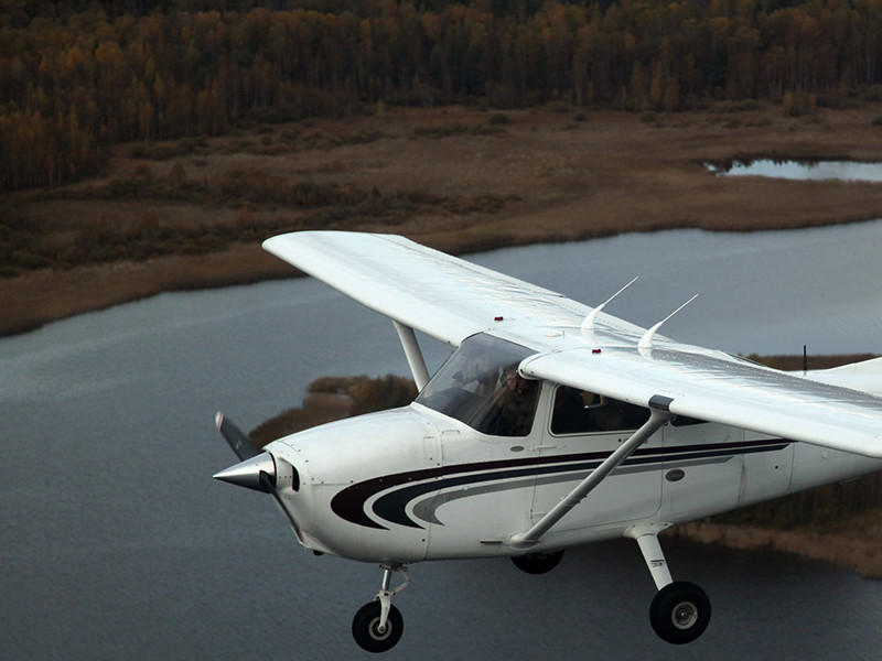 Пилот легкомоторного самолета Cessna 172, в июле упавшего в озеро Байкал, оштрафован на 9,5 тысячи рублей
