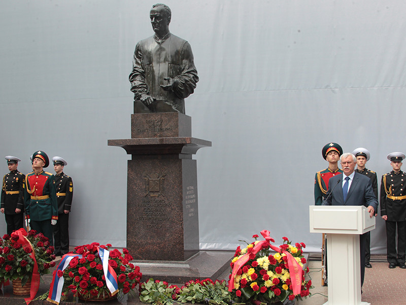 10 августа в Санкт-Петербурге прошли памятные мероприятия в связи с 80-летием со дня рождения первого мэра города Анатолия Собчака, скончавшегося в 2000 году