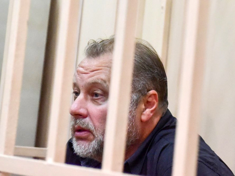 Коршунов был задержан 13 сентября. Как сообщалось, полиция провела у чиновника обыски, в ходе которых изъяла более 3 млн рублей и коллекцию элитных часов. Также у замглавы ФСИН обнаружился парк дорогих автомобилей
