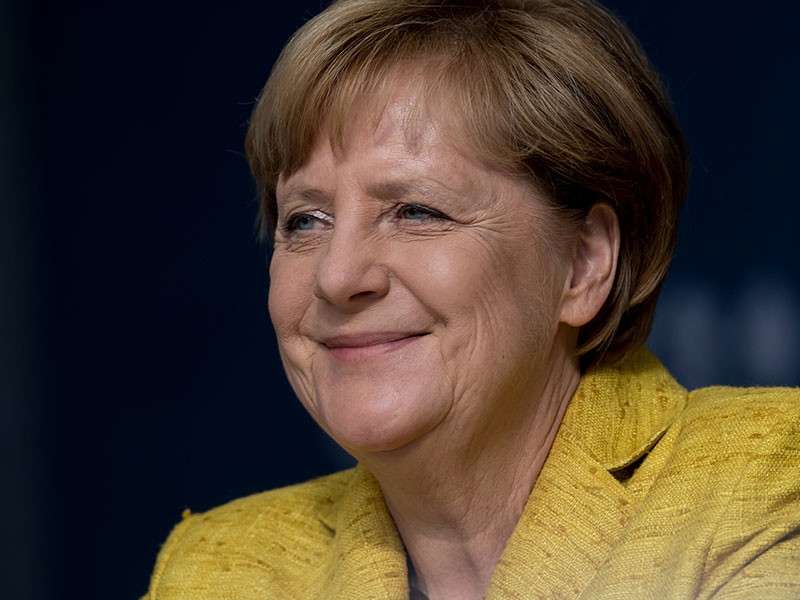 В РЖД заявили, что готовы устроить Меркель "поездку мечты" по Транссибу
