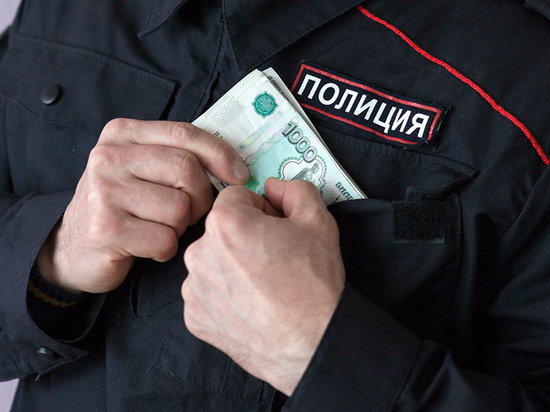 Начальника сельского пункта полиции из Подмосковья посадили под домашний арест за взятку в 17 млн рублей


