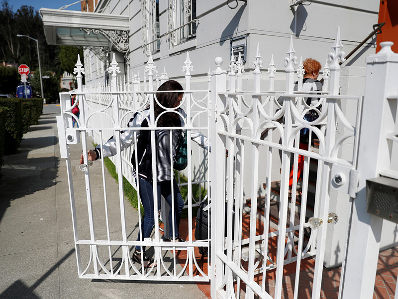 Министерство иностранных дел РФ сообщило о намерении американских спецслужб провести обыск в здании Генерального консульства РФ в Сан-Франциско 2 сентября, то есть в день, когда в соответствии с принятым накануне решением Госдепартамента, оно должно быть закрыто