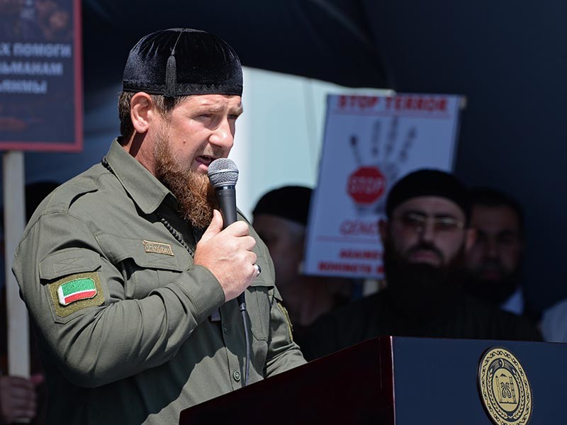 Глава Чечни Рамзан Кадыров сообщил, что его заявления во время live-трансляции в Instagram по поводу ситуации в Мьянме с притеснением в стране мусульман-рохинджа "исковеркали и переврали". По словам чеченского лидера, его высказывания были "вырваны из контекста" либеральными СМИ

