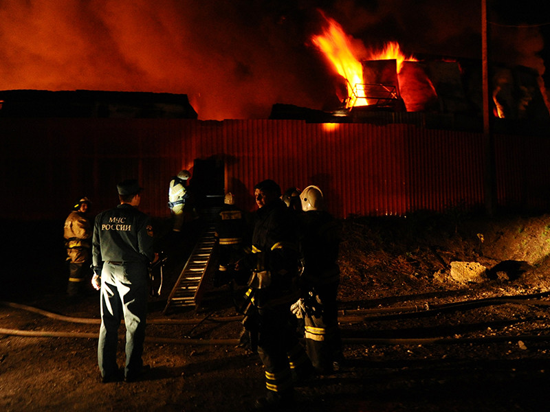 В Ростове-на-Дону пожар уничтожил 6 тысяч квадратных метров самого крупного вещевого рынка
