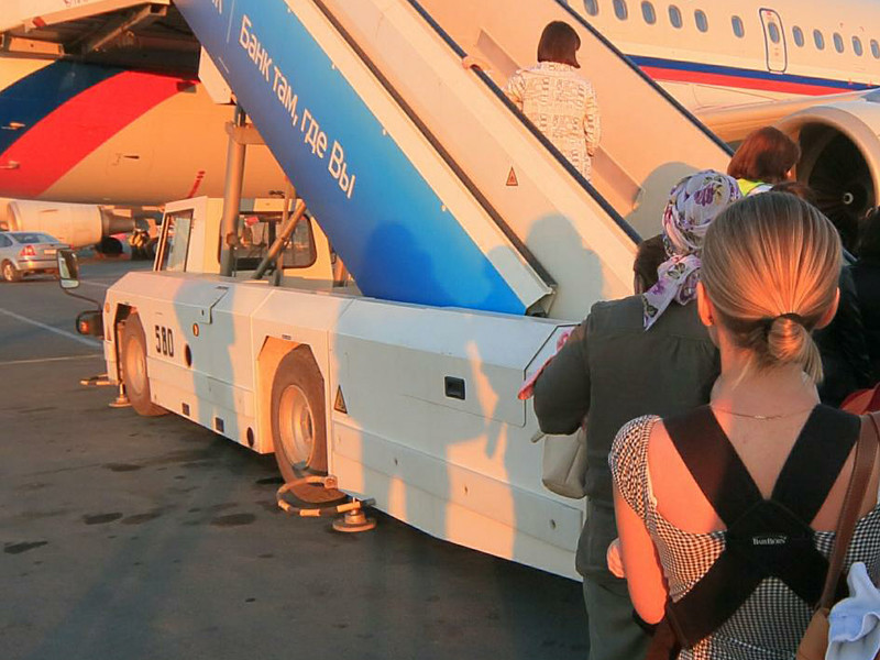 В аэропорту Пулково из-за нехватки исправных трапов начались массовые задержки рейсов