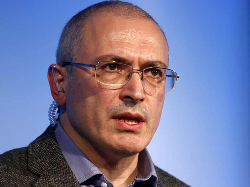 Ходорковский прокомментировал обыски у сотрудников "Открытой России" и связал их с днем рождения Путина