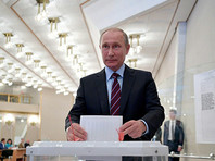 По данным исследования, за действующего главу государства Владимира Путина проголосовали бы 53% россиян в целом и 66% тех, кто готов принять участие в выборах. Остальные кандидаты пользуются меньшей поддержкой
