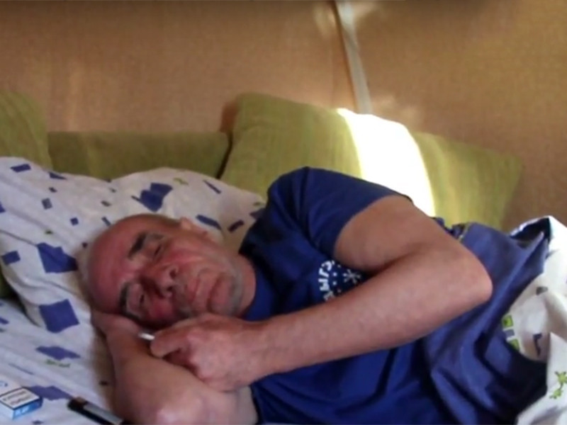 Бывший глава совета старейшин черкесов-шапсугов, 67-летний Руслан Гвашев, объявил о прекращении голодовки , которой началась 11 сентября в знак протеста против решения суда оштрафовать его за молитву у Тюльпанового дерева