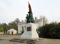 В Иркутске начали демонтаж памятника борцам революции