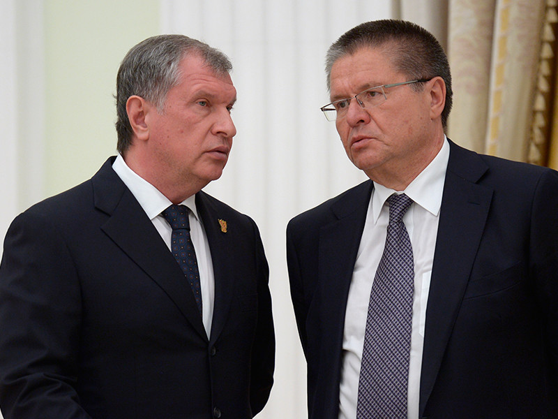 Игорь Сечин (на фото - слева) и Алексей Улюкаев, 7 мая 2015 года