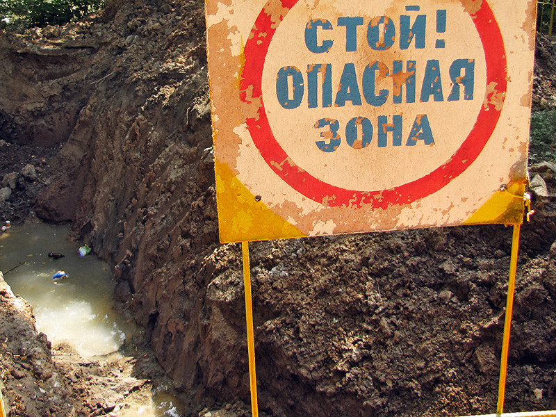 В Иркутске при выкапывании траншеи для коммуникаций произошел обвал грунта, погибли двое рабочих