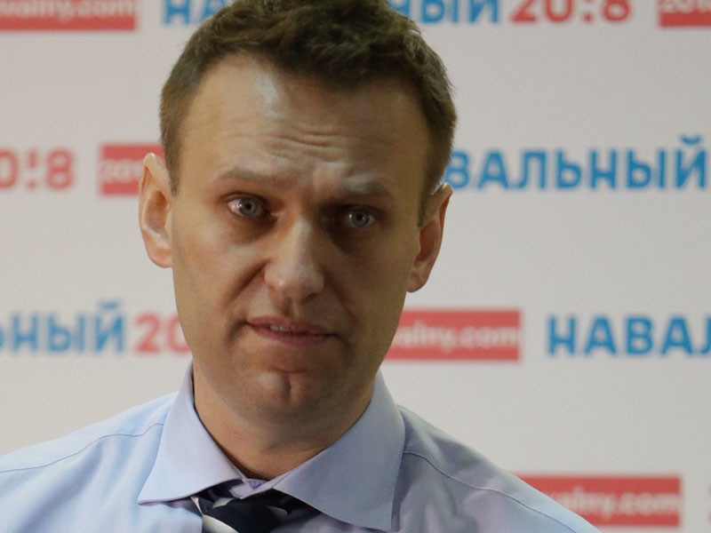 На мосту у Кремля вывесили баннер в поддержку Навального