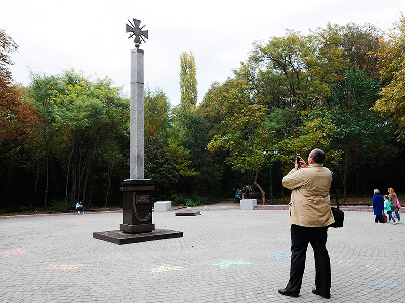 В Ростове-на-Дону открыли первый в РФ памятник российским добровольцам, воевавшим в Донбассе
