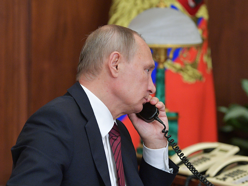 Президент РФ Владимир Путин вечером во вторник, 21 ноября, проведет телефонные переговоры со своим американским коллегой Дональдом Трампом