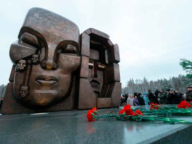 На Урале на месте расстрела 20 тысяч человек открылась композиция Эрнста Неизвестного "Маски скорби"

