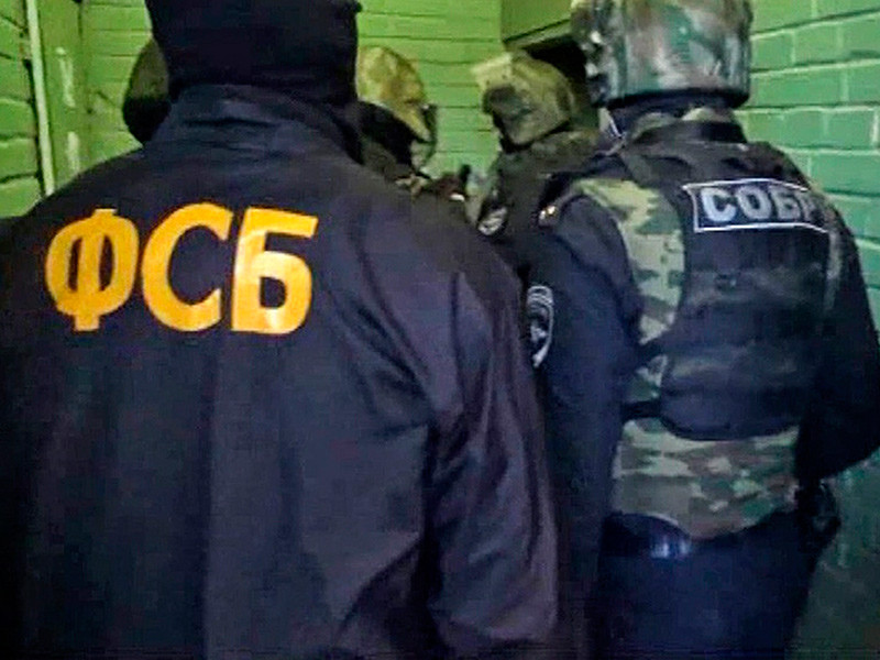 Силовики провели более 20 утренних обысков в связи с задержаниями активистов "Артподготовки"