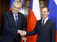 Медведев объяснился перед президентом Чехии за скандальную статью телеканала "Звезда" о Пражской весне