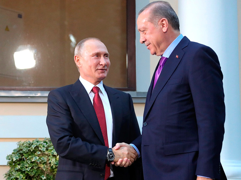 Трехсторонняя встреча лидеров России, Турции, Ирана состоялась в Сочи 22 ноября. Главной темой переговоров Владимира Путина, Хасана Роухани и Реджепа Тайипа Эрдогана была сирийская проблематика. По итогам переговоров участники встречи согласовали совместное заявление
