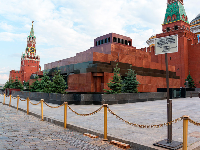 Вопрос о захоронении Ленина в Кремле не обсуждается, сообщил Песков