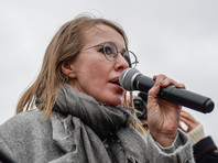 Телеведущую Ксению Собчак, заявившую о намерении баллотироваться на выборах президента РФ в 2018 году, встретили криками "позор" и свистом на митинге сторонников Европейского университета в Петербурге