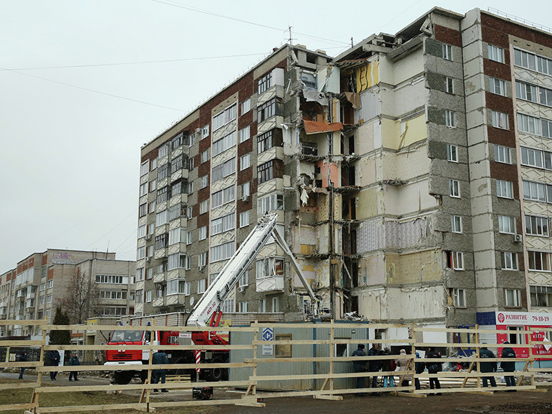 В квартирах трех подъездов частично обрушившегося дома в Ижевске можно жить, заявили эксперты