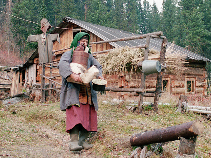 Там где живет народ. Староверы отшельники Тайга Сибирь. Староверы в Сибири поселение. Поселение староверов в тайге.