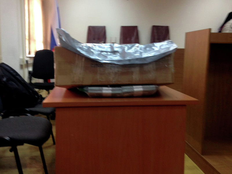 Суду показали сумку из дела Улюкаева и перечислили содержимое корзинки "от Иваныча"