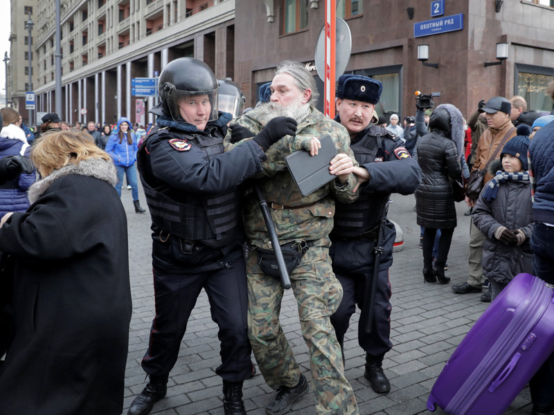 В МВД отчитались о задержании 302 человек на несанкционированной акции в Москве