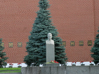 Могила Иосифа Сталина у Кре5млевской стены