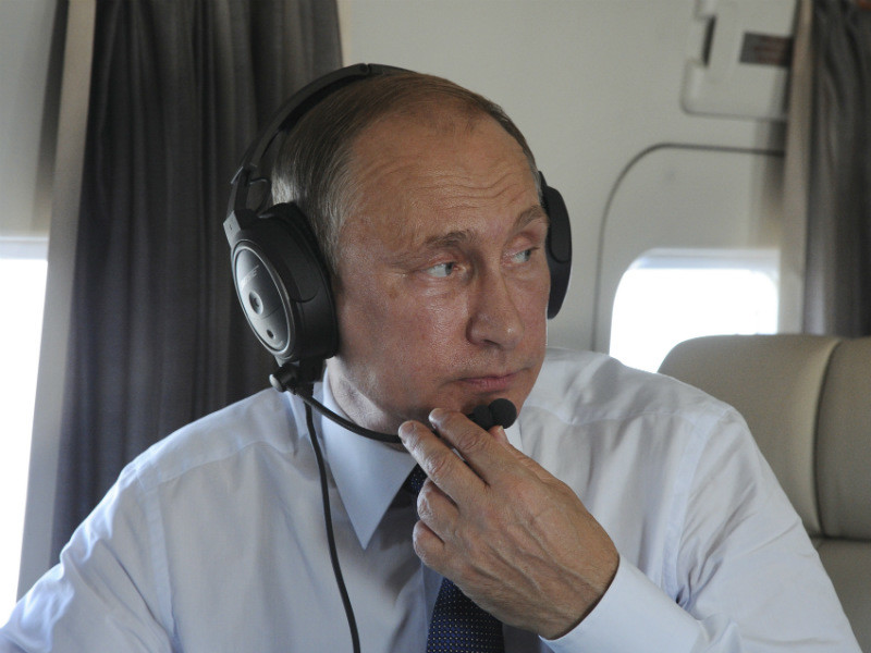 Для того, чтобы президент РФ Владимир Путин смог из самолета позвонить челябинским активистам Василию Московцу и Елене Малининой, потребовалась молниеносная многоходовая операция